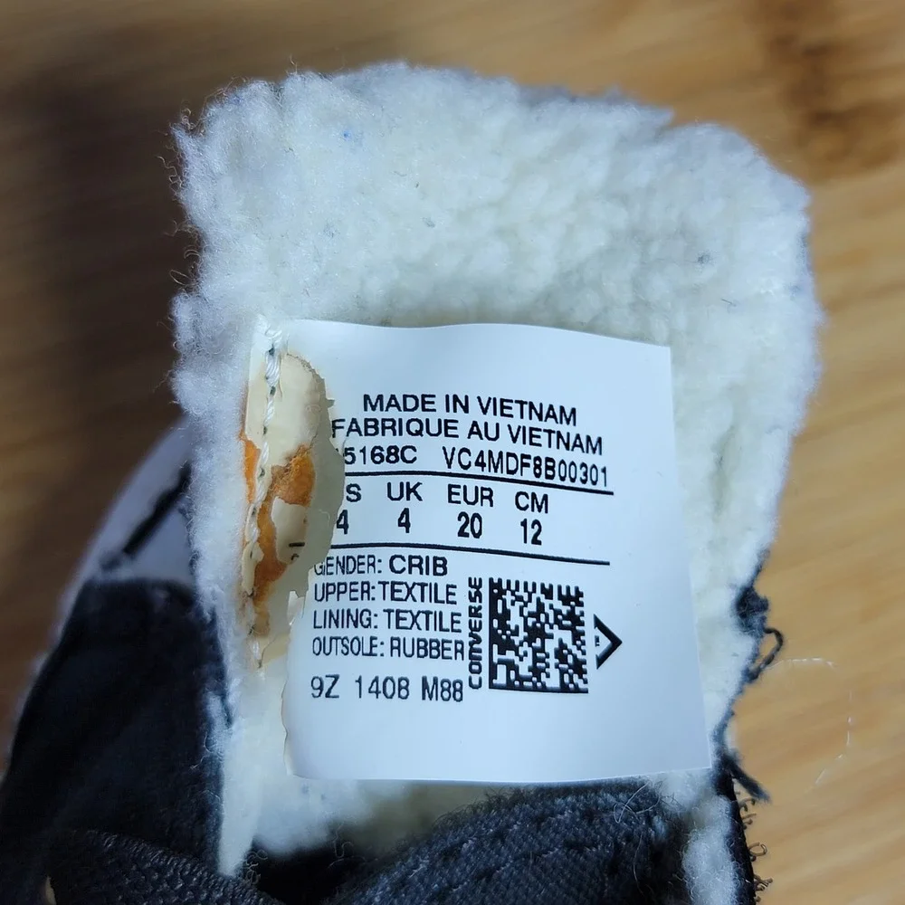 Converse Kids Size 4 Chuck Taylor All Star Crib Shoes Black Sherpa Lined‎ 5168C